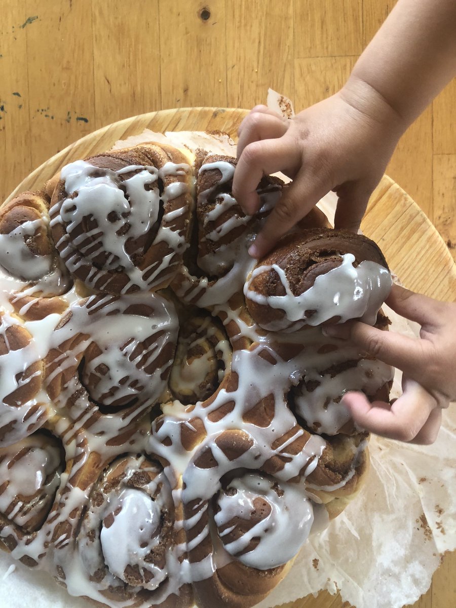 j_stokesparish's tweet image. #isobaking Cinnamon scrolls. Kids approve.