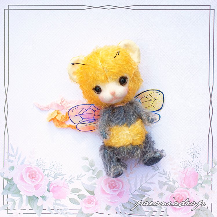 Has Spring Come to You Yet? 💐

#softsculpture #ooak #ooakdoll #teddybears #artistbears #mohairbear #mohair #handdyed #sewing #doll #dollmaking #bearmaking #stuffedanimals #fantasyart #beartoy #designertoy #whimsicalart #needlefelting #needlecraft #fairywings #bee #honeybees