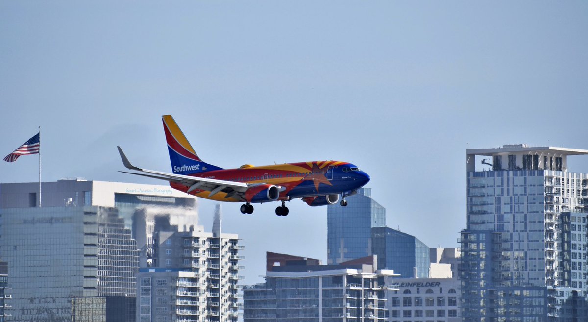 GerardiAviation's tweet photo. @SouthwestAir #Boeing 737-700 wearing the #ArizonaOne livery as it arrives into @SanDiegoAirport in #California after a flight from @PHXSkyHarbor https://t.co/xBEHrw1LaX