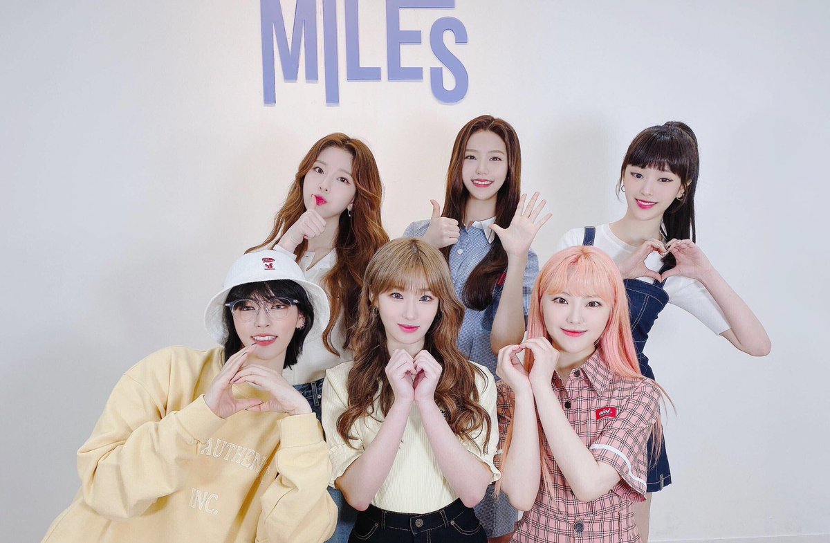 official_GWSN's tweet photo. [#공원소녀] 공원소녀의 데뷔 600일 축하합니다🎉
그루들❣️공원소녀가 데뷔 600일 되었습니다👏🏻👏🏻 항상 사랑해 주시고 응원 해 주셔서 감사드립니다💕
받은 응원과 사랑에 보답 할 수 있는 공원소녀가 되겠습니다
❤️💛그루들 항상 사랑해요💚💙

#공원소녀 #GWSN #公園少女 #公园少女 #GirlsinthePark https://t.co/3RXpnMZlo9