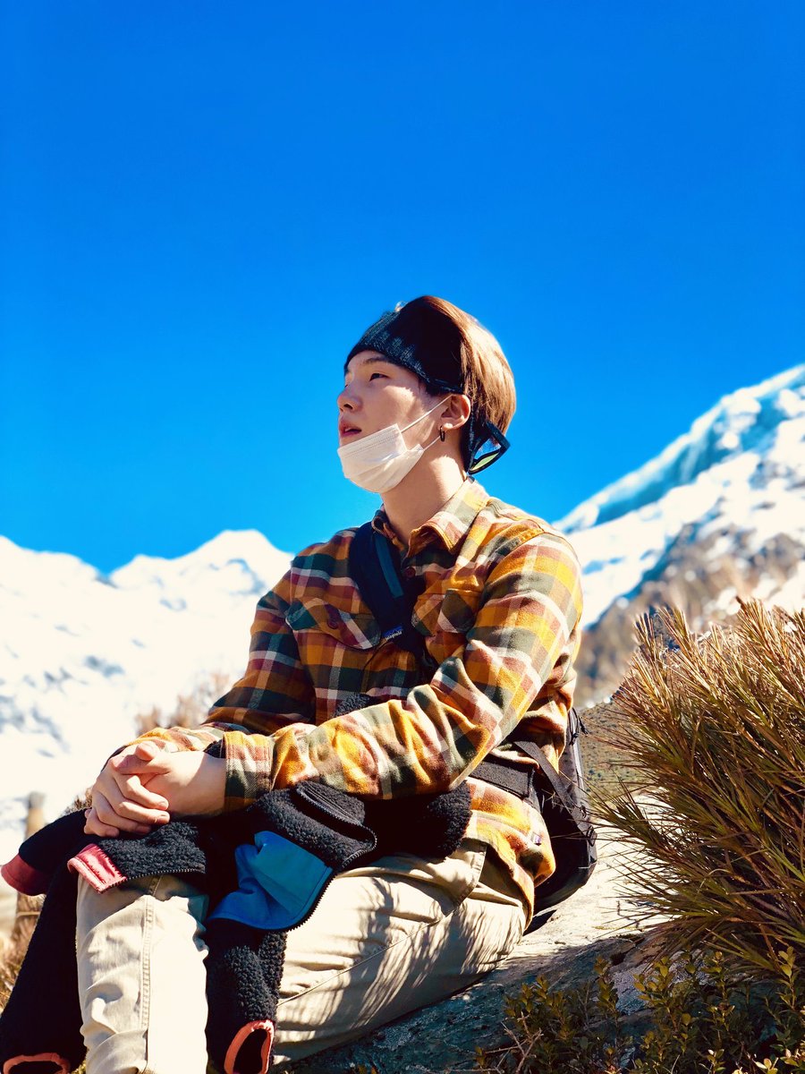 a thread of bts photos that should be made into polaroids