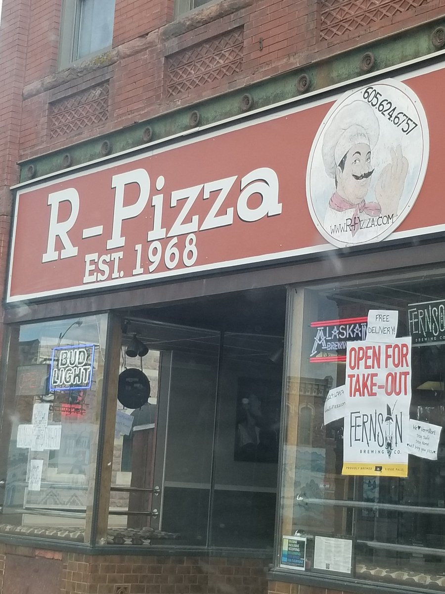wdiamond605's tweet photo. It's a @RPizza_Verm kinda evening. https://t.co/9bcPbSLCzk
