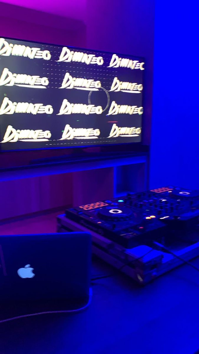Teos_Disco's tweet photo. YA ESTAMOS EN VIVO BB 
💞🎧🥰🔥⚡️😎🌧
Bailamos ? 🙈
#TeosDisco #LiveTeos #TeosEnCasa https://t.co/gnZnm2z0OS