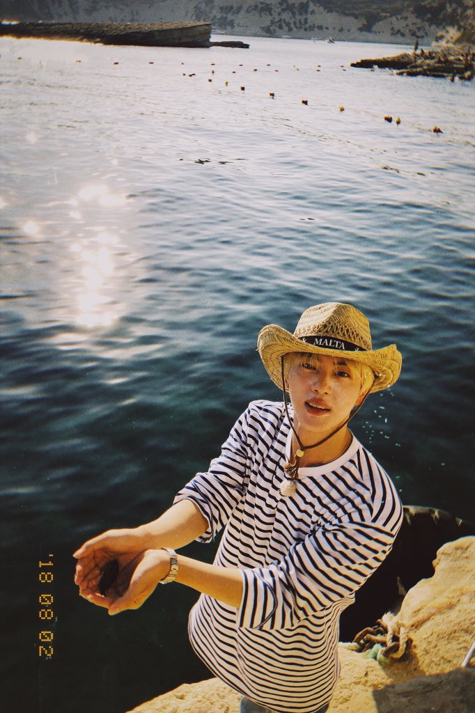 a thread of bts photos that should be made into polaroids