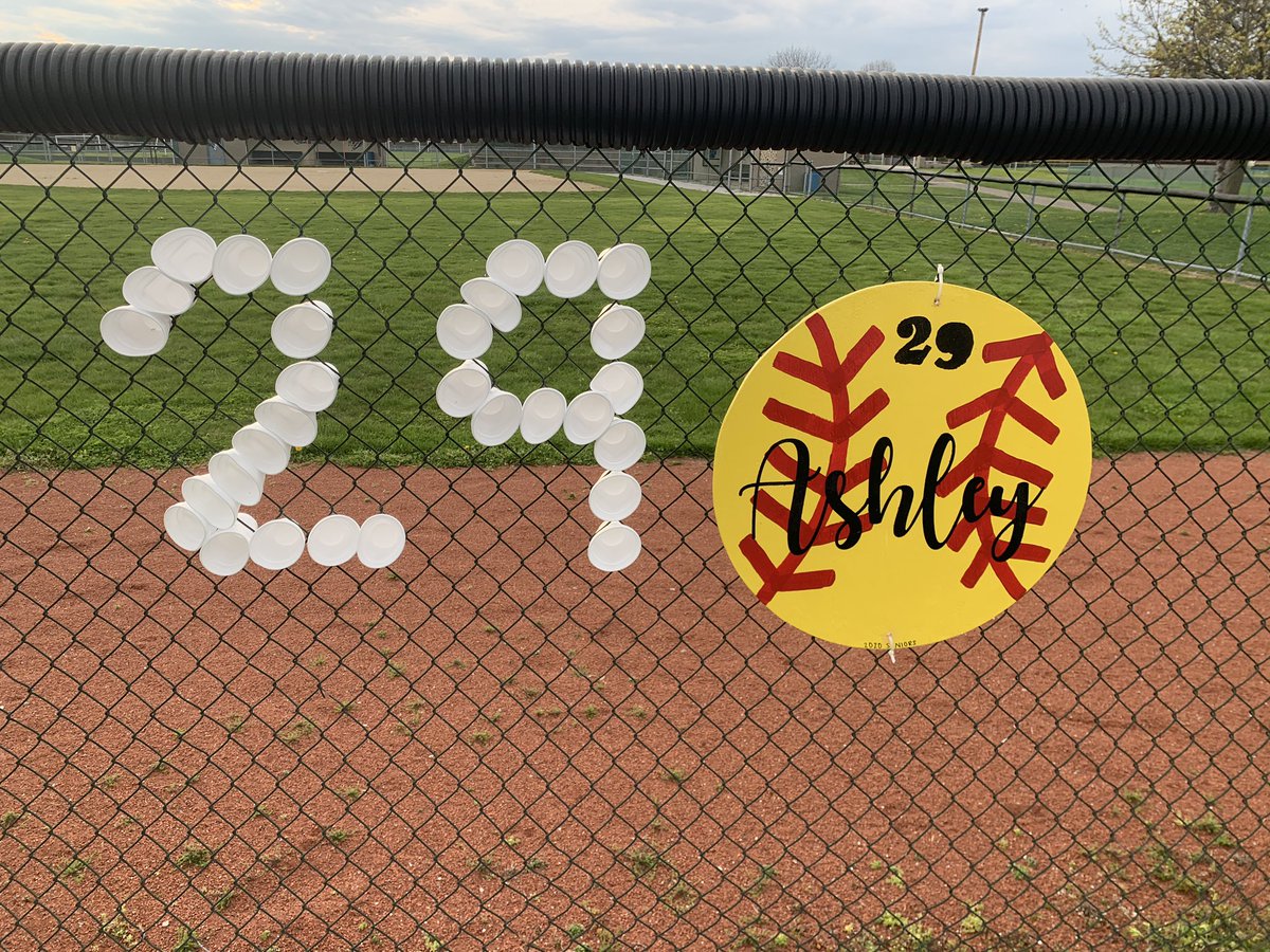 LouisvilleVars1's tweet photo. In honor of our 2020 Seniors 💗🥎        @LouisvilleLeps https://t.co/ayBAzxS7qA