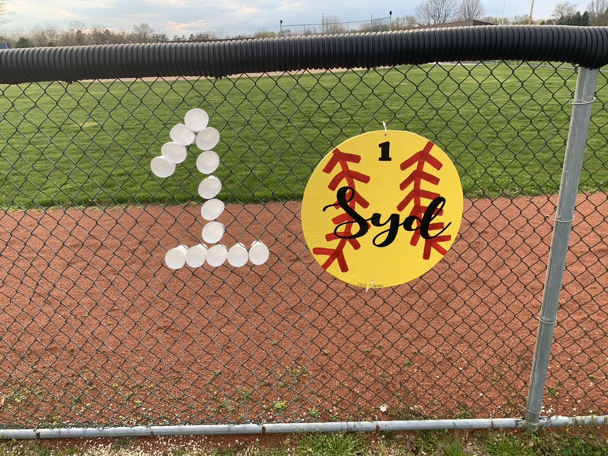 LouisvilleVars1's tweet photo. In honor of our 2020 Seniors 💗🥎        @LouisvilleLeps https://t.co/ayBAzxS7qA