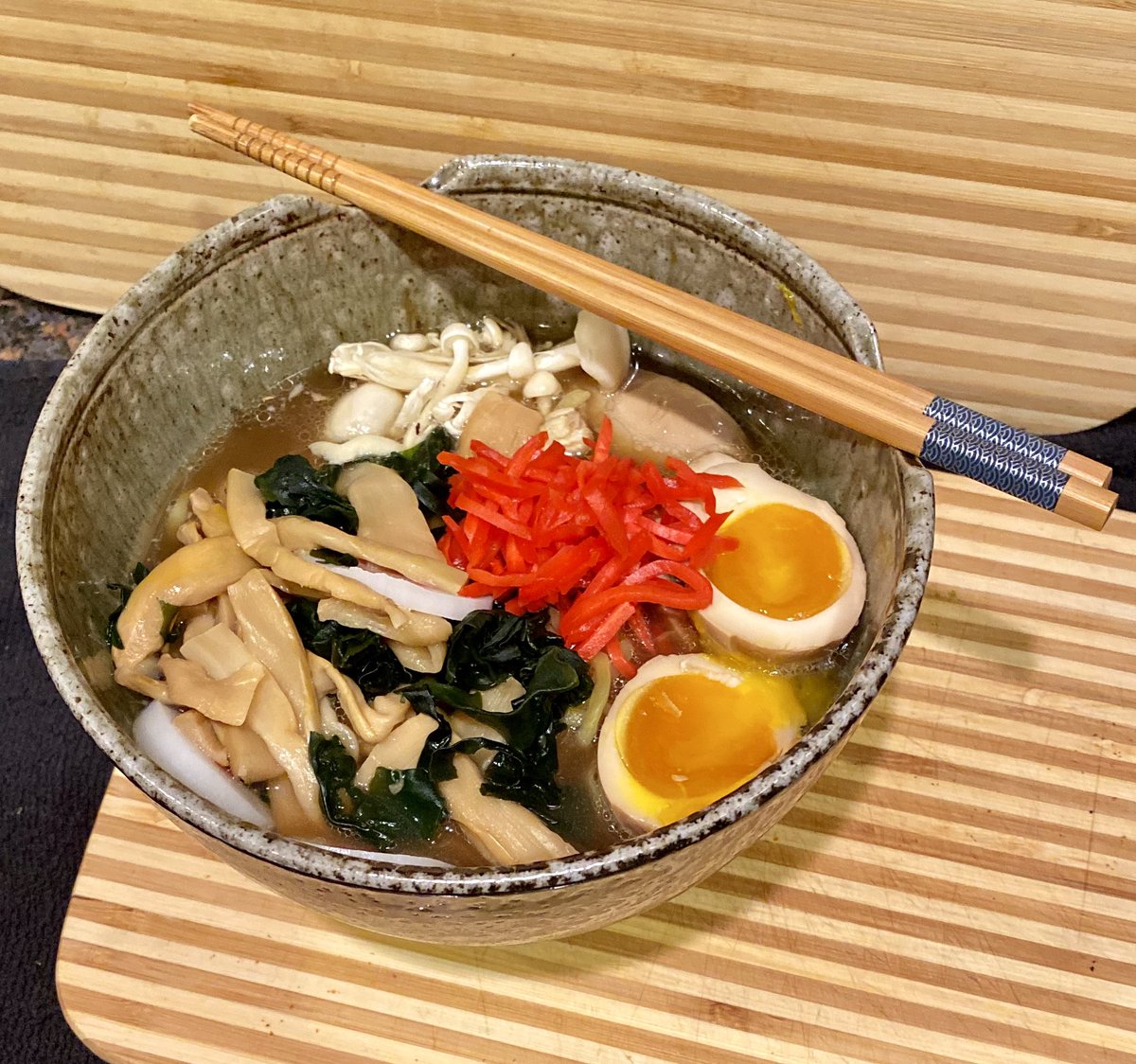 Zarf__'s tweet photo. At-home shoyu ramen 🍜, using a take-out kit from @uzu9dc!! (Plus some more naruto, beni-shoga (pickled ginger), ajitama 🥚, and mushrooms 🍄!!)

Awesomely delicious! Thanx, Hiro!

#AtHomeTogether https://t.co/nTmtOoPAFz