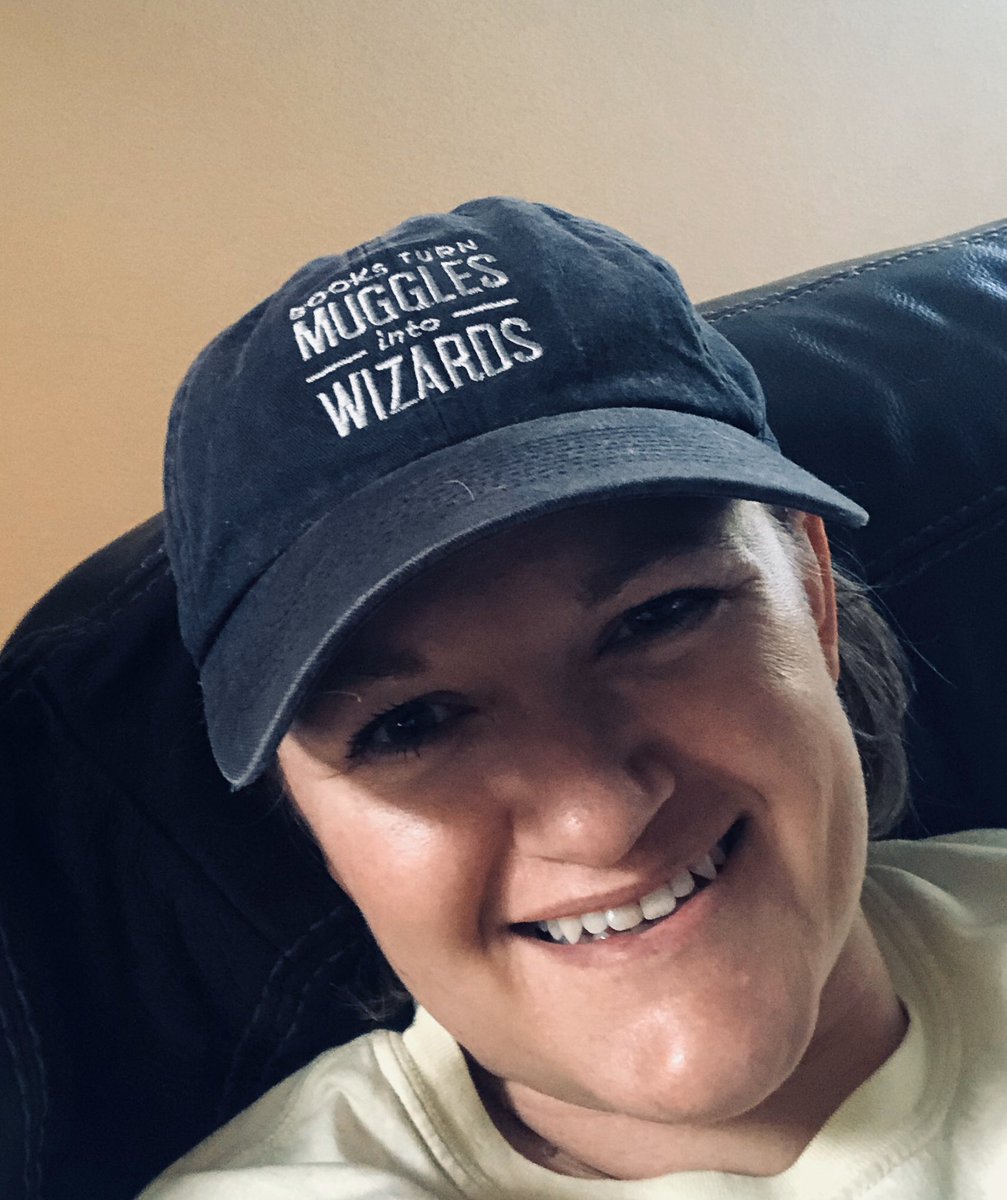 UAPhysics's tweet photo. @tessthemess19 All the cool kids are wearing hats now. https://t.co/dgxtmbqMTT