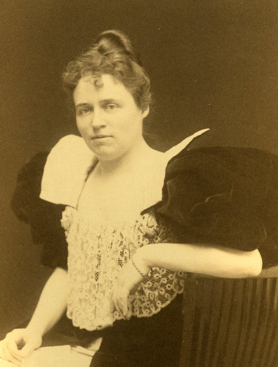 HBStoweCenter's tweet photo. Historic #Fashion! With over 5,000 photographs in the #StoweCollections, there are so many studio & non-studio portraits showing fashionable folks. And maybe a few not so fashionable even back then! Here are a sampling for #Archive30.
#historicphotographs
#portrait
#19thcentury https://t.co/0E1ZXFEV4Q