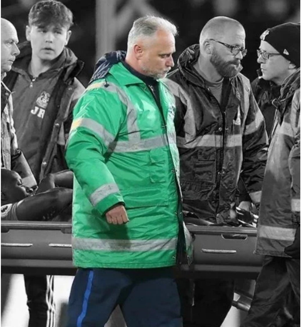 RIP Ian Reynolds. He served for 32 years as a paramedic with the London Ambulance Service, and for the last eight years was a pitchside paramedic at his beloved Crystal Palace. The 53 year old was a father of two. https://www.google.com/amp/s/www.mirror.co.uk/news/uk-news/coronavirus-crystal-palace-pay-tribute-21910723.amp