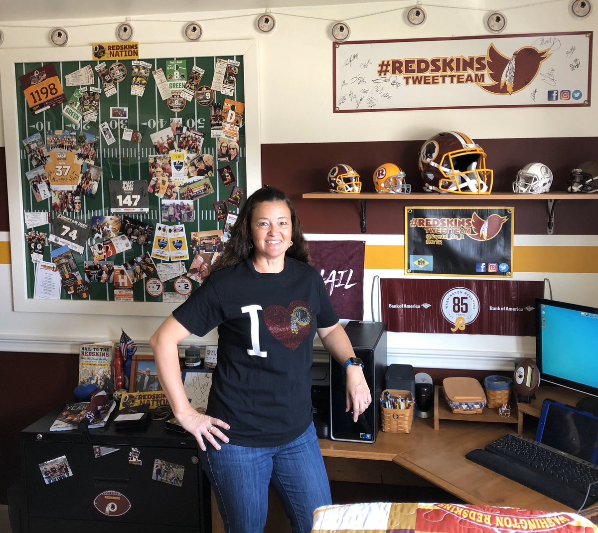 Crystal_Mc_R's tweet photo. @Redskins You already know we ❤️ repping our @Redskins #AllDay!! #HTTR #RedskinsTweetTeam #DivaDen #VirtualDraftParty https://t.co/mqoe9vItoN