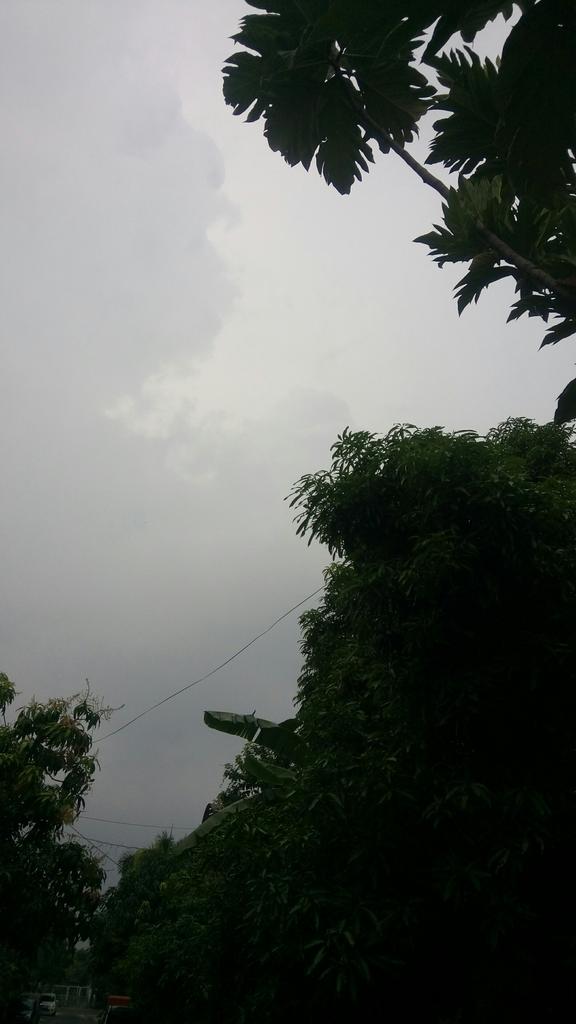 Nuansa redup
Semakin sendu sayup tiada henti
Emprit gantil menyayat kalbu