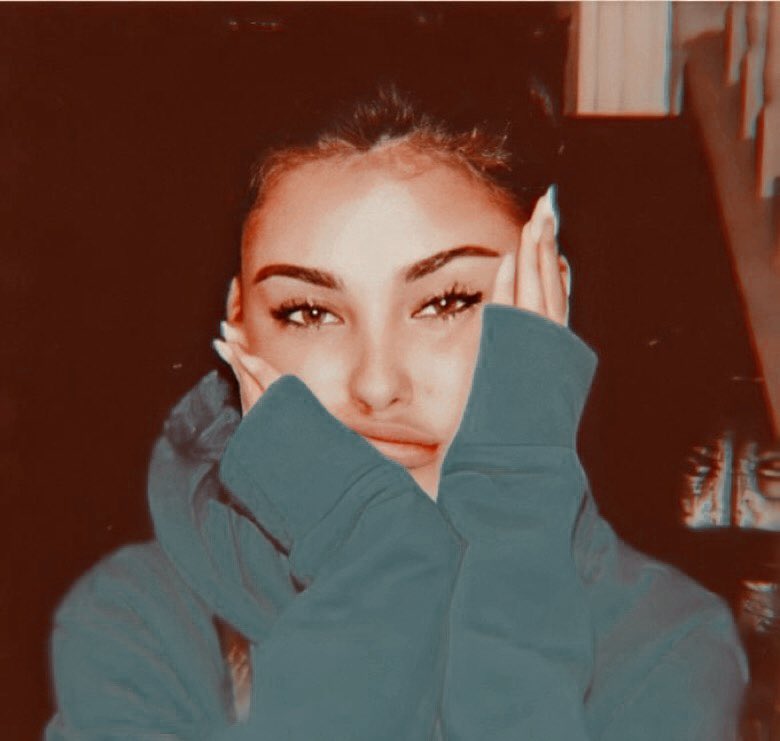 𝗧𝗶𝗮𝗻𝗮 - 𝗍𝗁𝖾 𝗉𝗋𝗂𝗇𝖼𝖾𝗌𝗌 𝖺𝗇𝖽 𝗍𝗁𝖾 𝖿𝗋𝗈𝗀