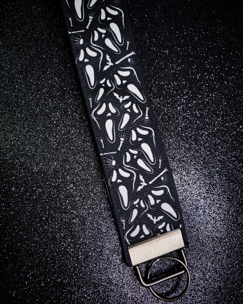 Aisaisaghost's tweet image. Put these up on my site. I just love Ghostface so muchhh🖤 @WickedGhostCo wickedghost.com