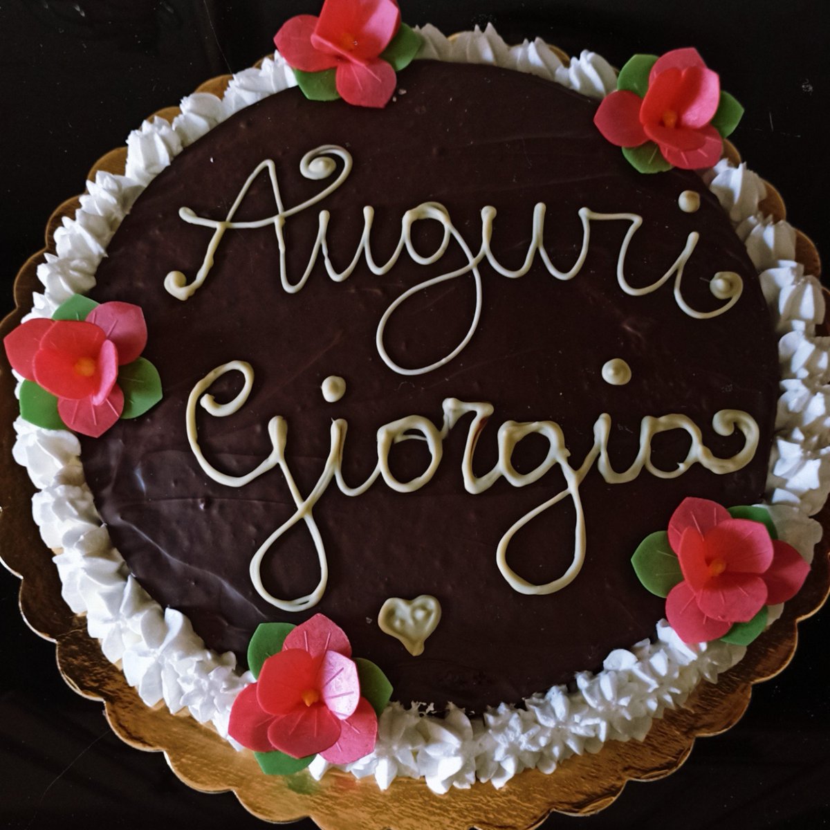 Lincoerente's tweet photo. Quarantine Birthday -  compleanno ai tempi del #covid ⚠️🌺
Le persone che ti vogliono bene le vedi in momenti come questi. Anche a distanza, l'affetto è arrivato 🥰 https://t.co/N51L097wzG
