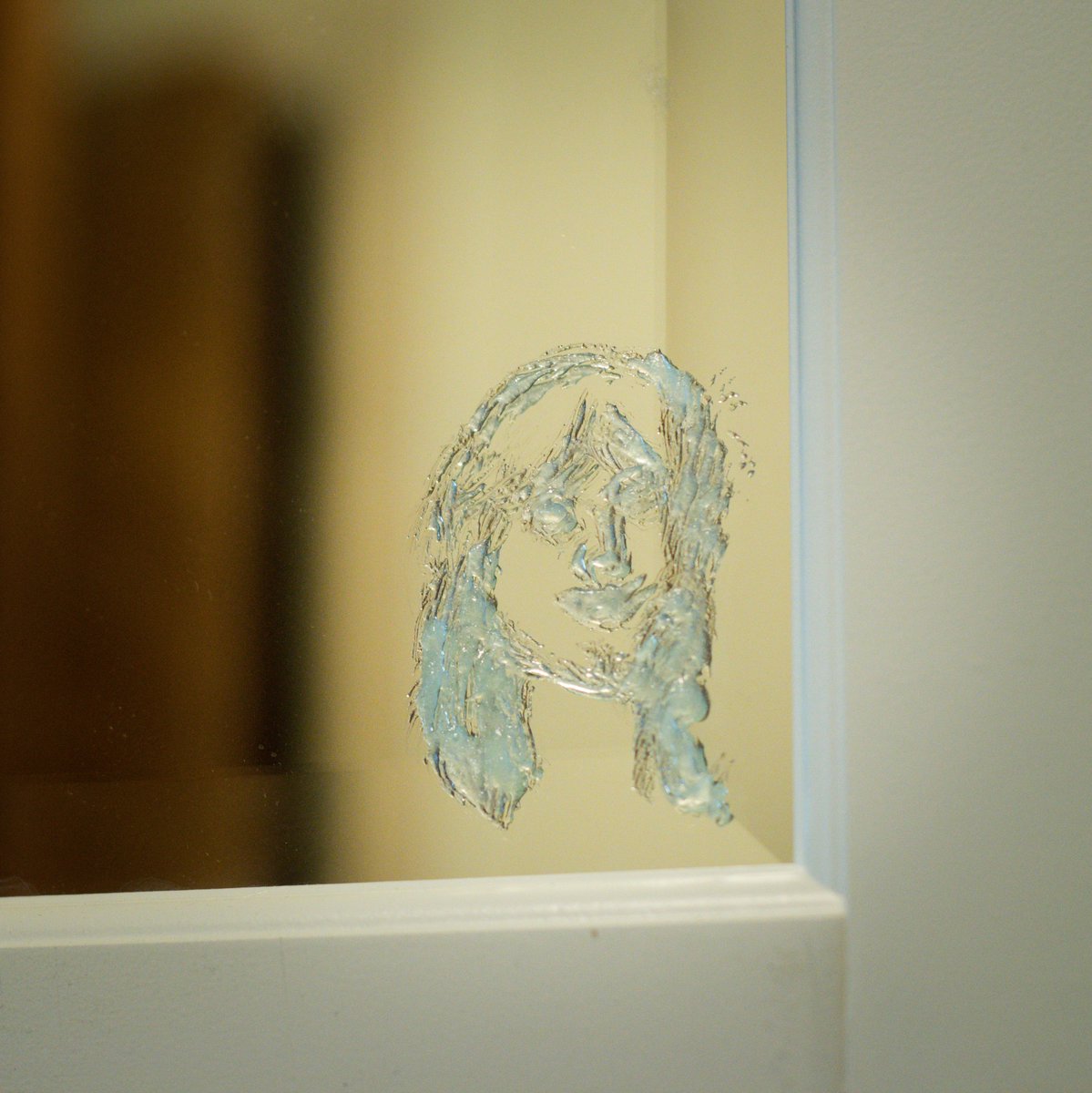 MaryOfTheLake's tweet photo. Hey @jameela, you make me smile. Enjoy this toothpaste portrait of you on my mirror. #Gish https://t.co/5xHTfwyCPy