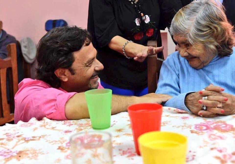 GustavoSaenzOK's tweet photo. A partir del lunes se realizará el testeo COVID-19 a todos los adultos mayores que se encuentren en hogares y residencias públicas y privadas (Geriátricos) de la provincia. https://t.co/DbkhkMskSH