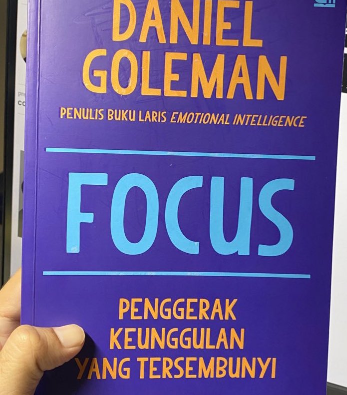 Ini buku bagus
tapi bacanya harus berulang-ulang perparagrafnya.


Karena sangat sangat ilmiah.
Mungkin maqomku yang belum sampe untuk ngebaca buku ini.
Hahaha 🤭

Tapi keren banget buku ini.

Maka saya tetap fokus membacanya dan menghabiskannya.
