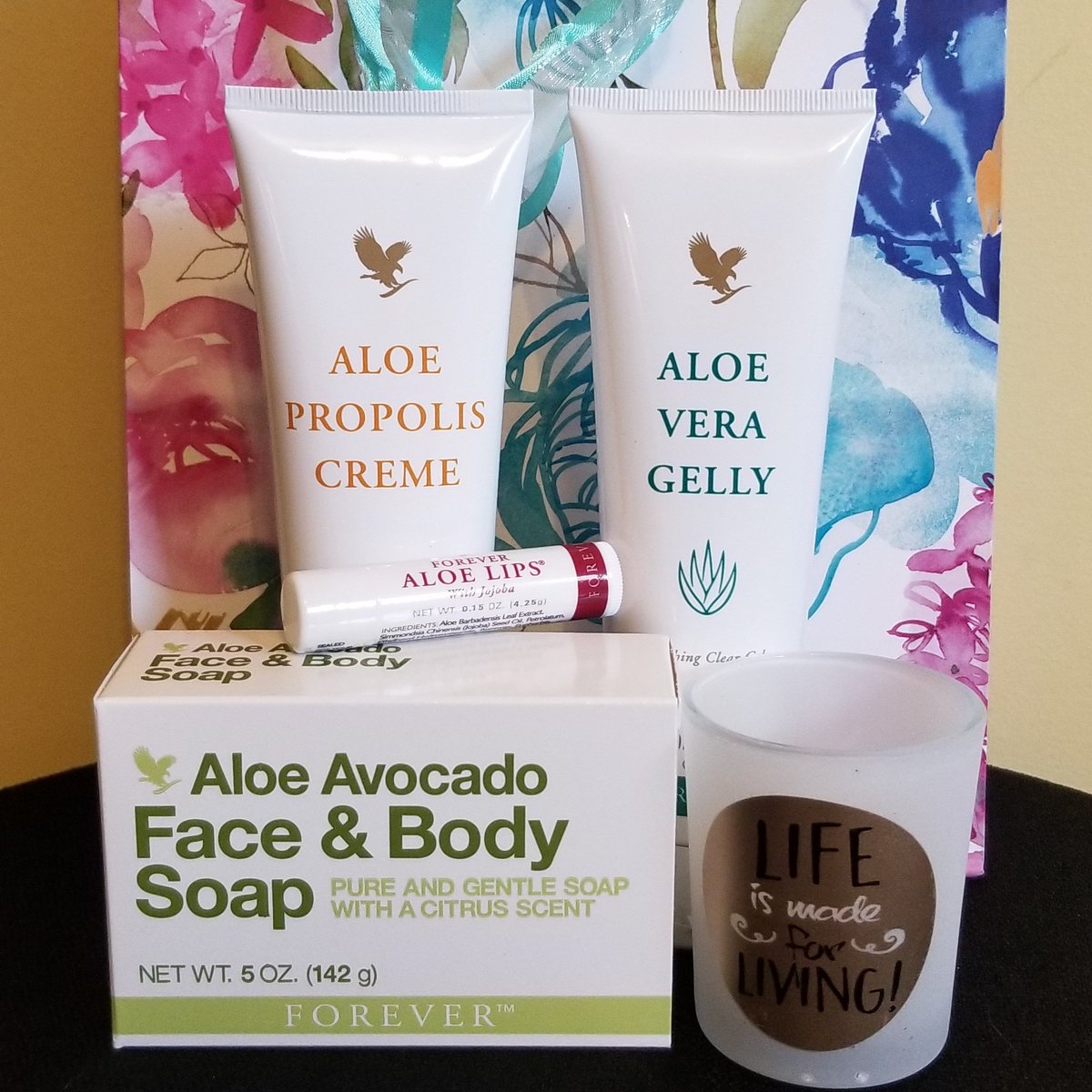 EmilyBarbour12's tweet image. Why not treat your front line employees to a treat of all natural aloe vera based products 
#aloegelly
#beepropolis 
#avocadosoap 
#aloelips