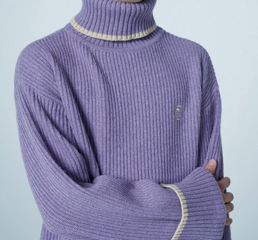  https://us.wconcept.com/yk-lambs-wool-turtleneck-knitwear-purple-451263426.html