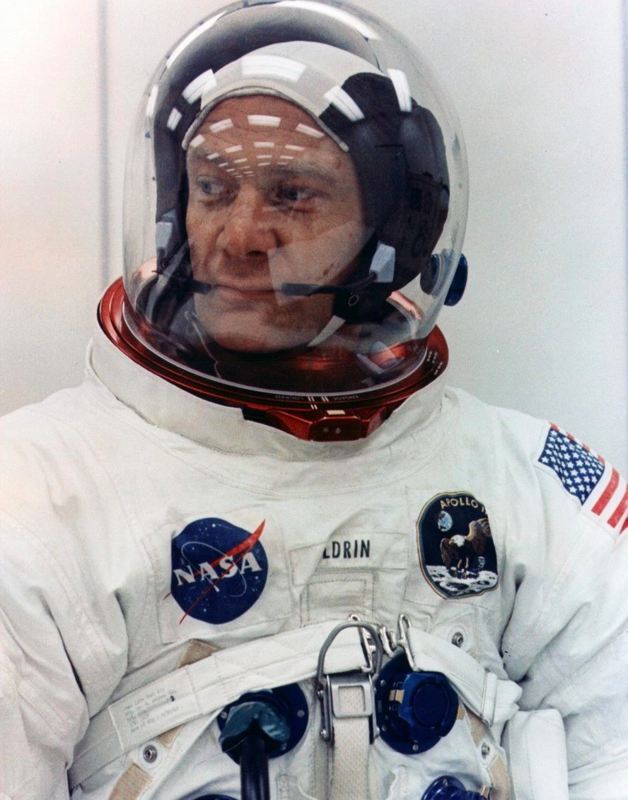 This is where helmet ventilation comes in. Instead of a tight fitting face mask think Apollo astronaut. The helmet interface forms a transparent bubble around the patient’s head and forms a tight seal w/ valves around the collar. This is more comfortable and better tolerated. 8/