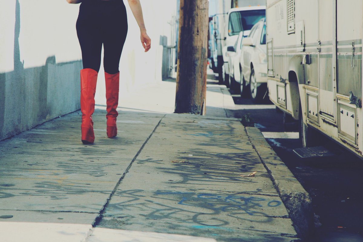 PixieIndigo's tweet photo. “If the world was ending you’d come over right?”⚡️
•
•
📸 @ReynosoRichard 
•
•
#create #artist #hustle #dream #actress #fashion #photography #losAngeles #streetArt #female #mujer #femme #harleyQuinn #rebel #DTLA #dreamBig https://t.co/o90Qhmes45