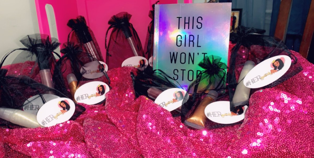 simplynej_'s tweet photo. NOW AVAILABLE!
#HERgloss 👄 ✨
1 - $6
2 - $11
3 - $18
 Bronze, Magic Gold, &amp; Pink Available! 
#HERssentials ✨ https://t.co/mecKmdlWCz