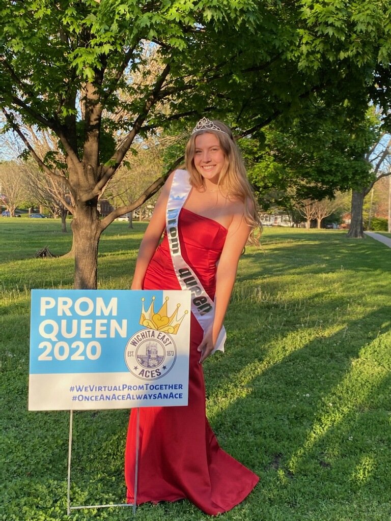 WEHS2020's tweet photo. Congrats to our 2020 Prom King and Queen! #onceanacealwaysanace #wevirtualpromtogether @tavi_agnew @eloiselavacek https://t.co/Rg9k3OqAmw
