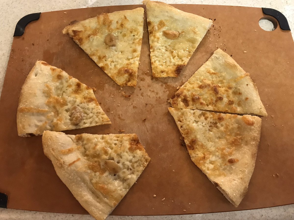 matthewb85's tweet photo. Oh, and the Quattro Formaggi @hogandhominy @MayorMemphis #SaferAtHome #MayorsMealChallenge https://t.co/CCyMFIFTML