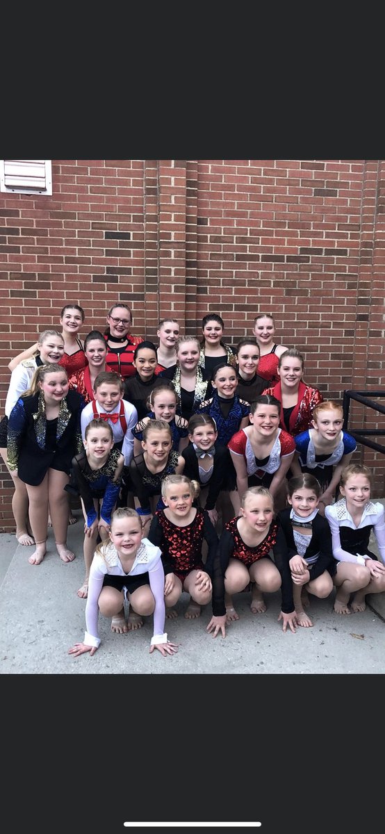 AlyssaLeighT's tweet photo. Gosh, I will forever love this studio. I never would have dreamed that I would get so lucky to become a dance teacher here, but man they really have my heart❤️ #Danceexpress https://t.co/by8F6WNmgs