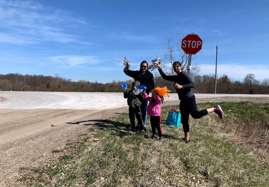 pketelaars's tweet photo. Thanks to awesome family for being my social distancing cheering section! @kets13 @tom_ketelaars @mikeketelaars  @BKetelaarsDMin https://t.co/AIpY6l4sUn