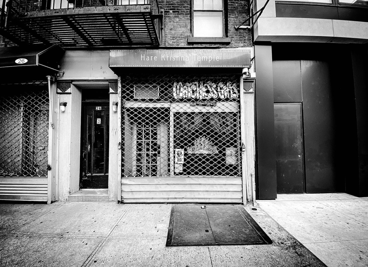 thorstenroth212's tweet photo. #SnapshotsOfGotham #delicatessen #harekrishna @KatzsDeli @BeautyandEssex 
.  
#urbanlandscape #NYskateofmind #midtown #LES  #Manhattan #coronatimes #covid_19
. 
#onassignment #NYstateofmind @thorstenroth212 @studios594 #NYC https://t.co/TRHoIauGdr