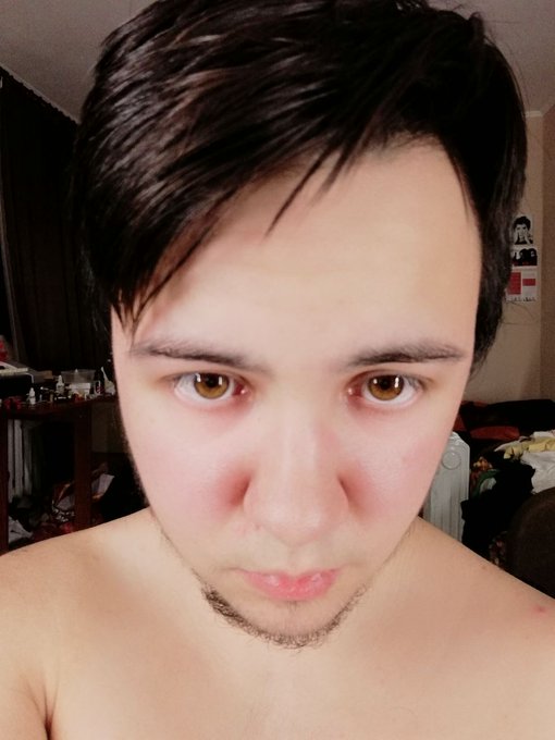 Hi there and look in my eyes 👀 https://t.co/WSTfmZL5Og<a href="/tag/queerantine"class="tags"><span>#queerantine</span></a>