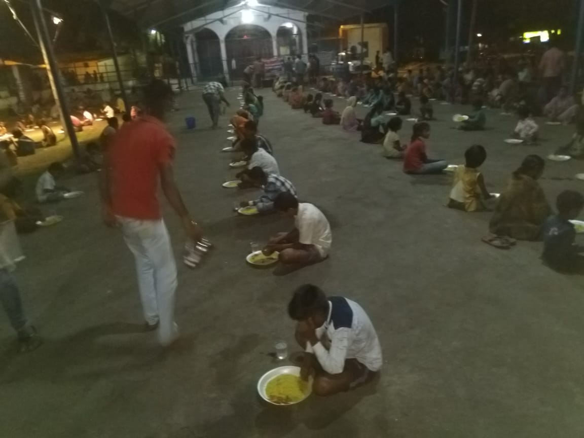 DeptLtd's tweet photo. #Indu_Projects_Ltd.with @AreaBccl (WJ AREA), @dhanbadpolice ( Moonidih OP) &amp; Local people again started yesterday it's community kitchen  to provide food to the needy in this tough time of COVID 19 PANDEMIC.
@dc_dhanbad @BCCLofficial @RealPMPrasad1
@Rakesh_dtobccl 
@JharkhandCMO https://t.co/rWG08UAnep