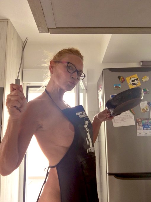 Marlene Mourreau Oficial - Mándame huevos para hacerte una tortilla francesa por favor!! Gracias 💝💋💝💋🥚🥚🥣🍽 https://t.co/4IFEz06v9f