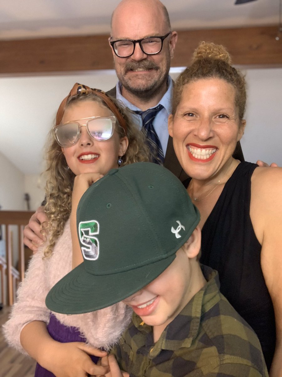 tkridder_tim's tweet photo. Ridders are ready for #SummitProm2020 https://t.co/3v8zdroXNY