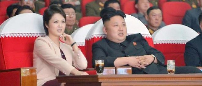 Les deux hommes s'affrontent pendant plusieurs mois par tweets et déclarations officielles interposés, se menaçant mutuellement de guerre nucléaire. Pourtant en Juin 2018 les deux hommes se rencontrent à la surprise générale. Côté vie privée, Kim jong-eun est marié Ri Sol-ju.
