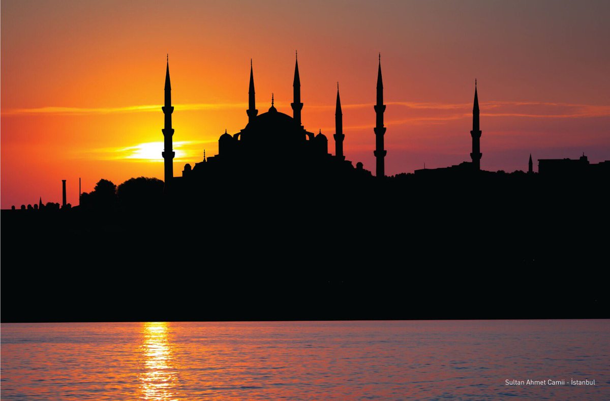 Mübarek #Ramazan’larımızdan hep tebessümle hatırladığımız anılar biriktirelim inşallah.

Tatlı telaşesi ve mahmurluğu dimağımızda yer eden sahurlarımız bereketli olsun.