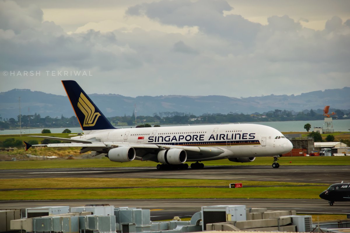 Today sadly @SingaporeAir flew their A380s to store them at Alice Springs, Australia.

#PlaneSpotting #PlaneSpotter #SingaporeAirline #FlySQ #SingaporeAir #SQavgeek #AurbusA380 #Airbus