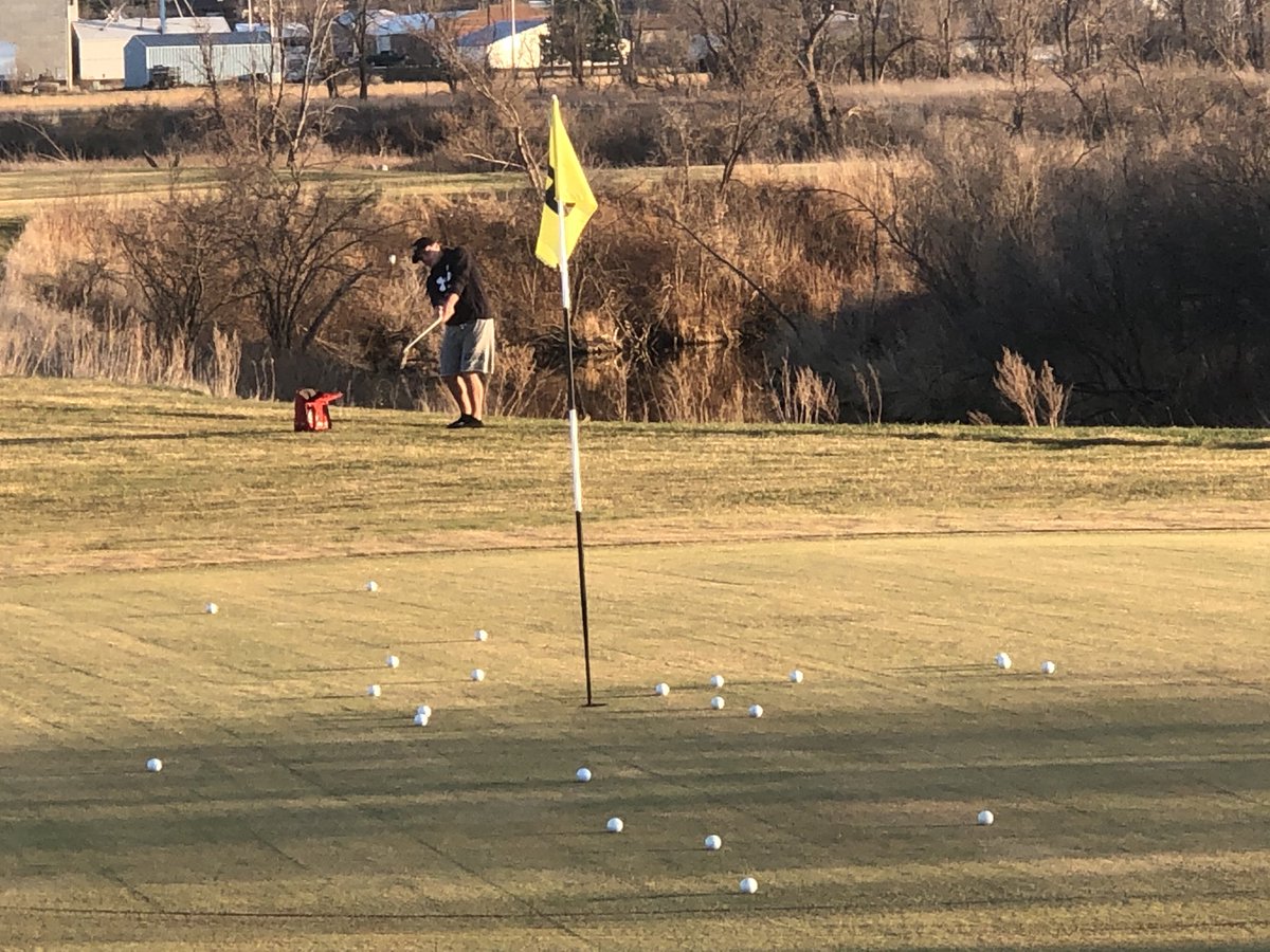 GehrigGeiss's tweet photo. Saturday evening Distancing! #grind #dowork #readywhenever https://t.co/ndtzv9fqJ6