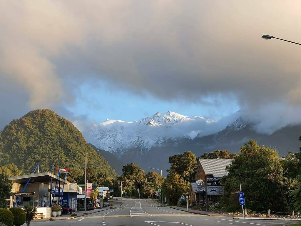 glaciercountry2's tweet photo. This is what lockdown looks like in Glacier Country 🙌
Is this the most beautiful main street in New Zealand? #wethinkso #beautiful #mainstreet #glaciercountrynz
📷 Samantha Goodman https://t.co/uQNuy7TDNU https://t.co/VernNTQSE9