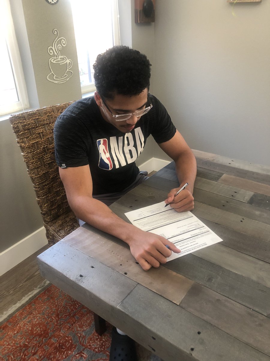 PimaAthletics (@pimaathletics) on Twitter photo Aztecs <a href="/PimaMens_bball/">Pima College Men's Basketball</a> sign Chris Lee (Ketchikan HS in AK) and Pierce Sterling (Notre Dame HS in CA). Lee posted 26.6 pts, 7.4 reb as a senior. Sterling posted 10.9 pts, 3.7 asts as a senior. Photos courtesy of Chris Lee and Pierce Sterling #PimaBasketball
pimaaztecs.com/sports/mbkb/20… Aztecs <a href="/PimaMens_bball/">Pima College Men's Basketball</a> sign Chris Lee (Ketchikan HS in AK) and Pierce Sterling (Notre Dame HS in CA). Lee posted 26.6 pts, 7.4 reb as a senior. Sterling posted 10.9 pts, 3.7 asts as a senior. Photos courtesy of Chris Lee and Pierce Sterling #PimaBasketball
pimaaztecs.com/sports/mbkb/20…