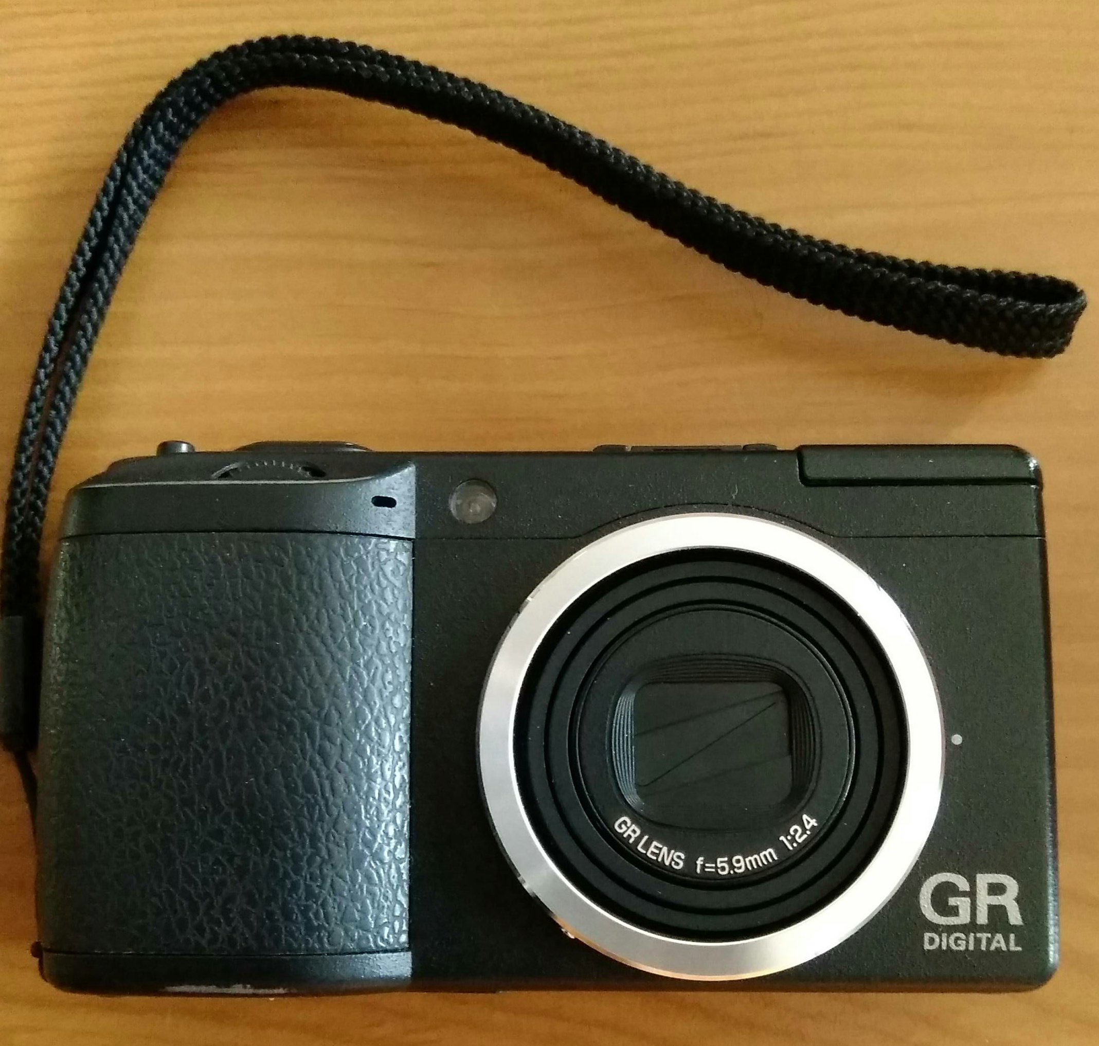 泡鏡 新たにシルバーリングでリフレッシュ 今更ながら オートリサイズズーム機能 と現行gr3の クロップ機能 がほぼ同じ機能だと知る Grd2のデジタルズームは無意味と思ってたので嬉しい まだまだ使えそう Grd2 Gr リコー カメラ好き