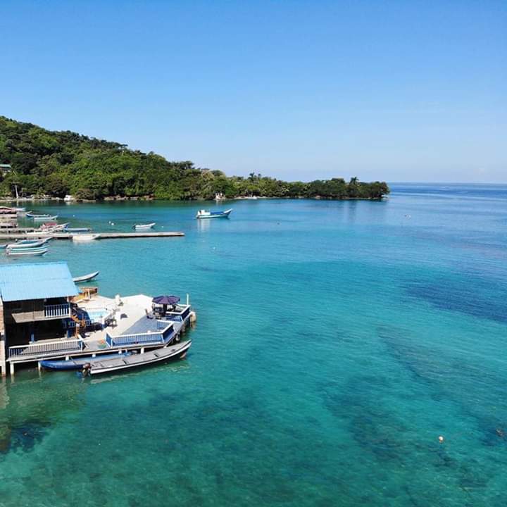 #QuédateEnCasa🏘 #JuntosAlaDistancia🤗

🏖 Sapzurro - Frontera 🇨🇴Colombo-Panameña🇵🇦🌴

👉Disfruta desde casa hermosas postales de nuestros destinos 😎

#Vacaciones✌ #Playa🏖 #Familia🤗 #Sol⛅ #Amigos🍻