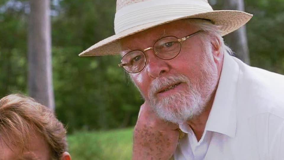 GandalfTheMex's tweet photo. In 1982, Steven Spielberg’s #ET lost the #BestPicture #Oscar to Richard Attenborough’s #Ghandi. Later, in the early 90’s, Spielberg cast Attenborough in his classic film, #JurassicPark. #DontHoldGrudges #MakeFilmsNotWar https://t.co/851j5FRMEQ