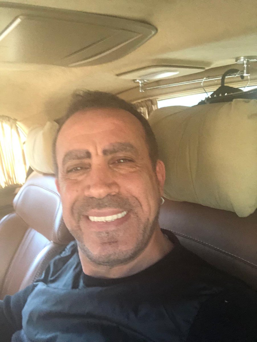 İstanbul Ahbap!
Gülümsediğime bakma!
Bu eski bir foto.
Şu anda saat 04.33 .
Ben ise kollarımı ve bacaklarımı  kaşıyorum. Neredeyse kan akacak. (Uyuz ya da kurdeşen değilim) 
Son 3 aydır böyle..
Bana acil bir doktor!
<a href="/ahbap_istanbul/">Ahbap İstanbul</a>