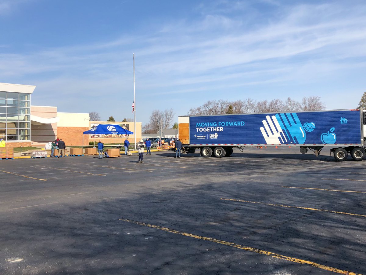 LisaCallender's tweet photo. @corteva Harbor Beach was honored to partner with community organizations to serve over 200 families with our Pop Up Pantry today! #KeepGrowing #InThisTogether @CortevaUS https://t.co/LvtKJuNgsj
