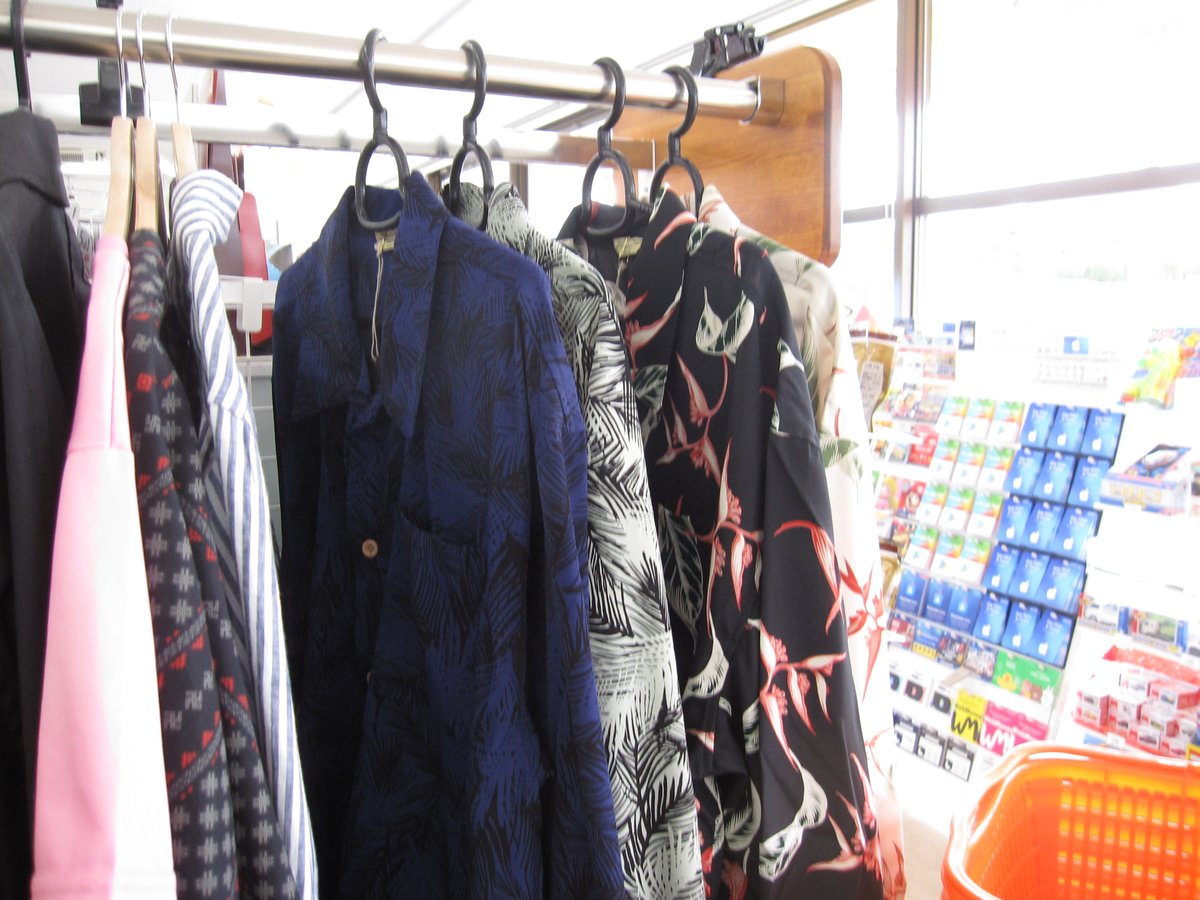 711hashikami's tweet photo. 青森も日中は温かくなってきました。
そろそろ夏に向けてアロハシャツはいかがでしょうか?
#Varde77
POLY ALOHA LONG SLEEVE SHIRTS
RAYON ALOHA LONG SLEEVE SHIRTS
柄はアロハですが幅広で着丈短め。違和感のあるシルエット。どれも1点のみの入荷です。 https://t.co/jseBEjpA1H
