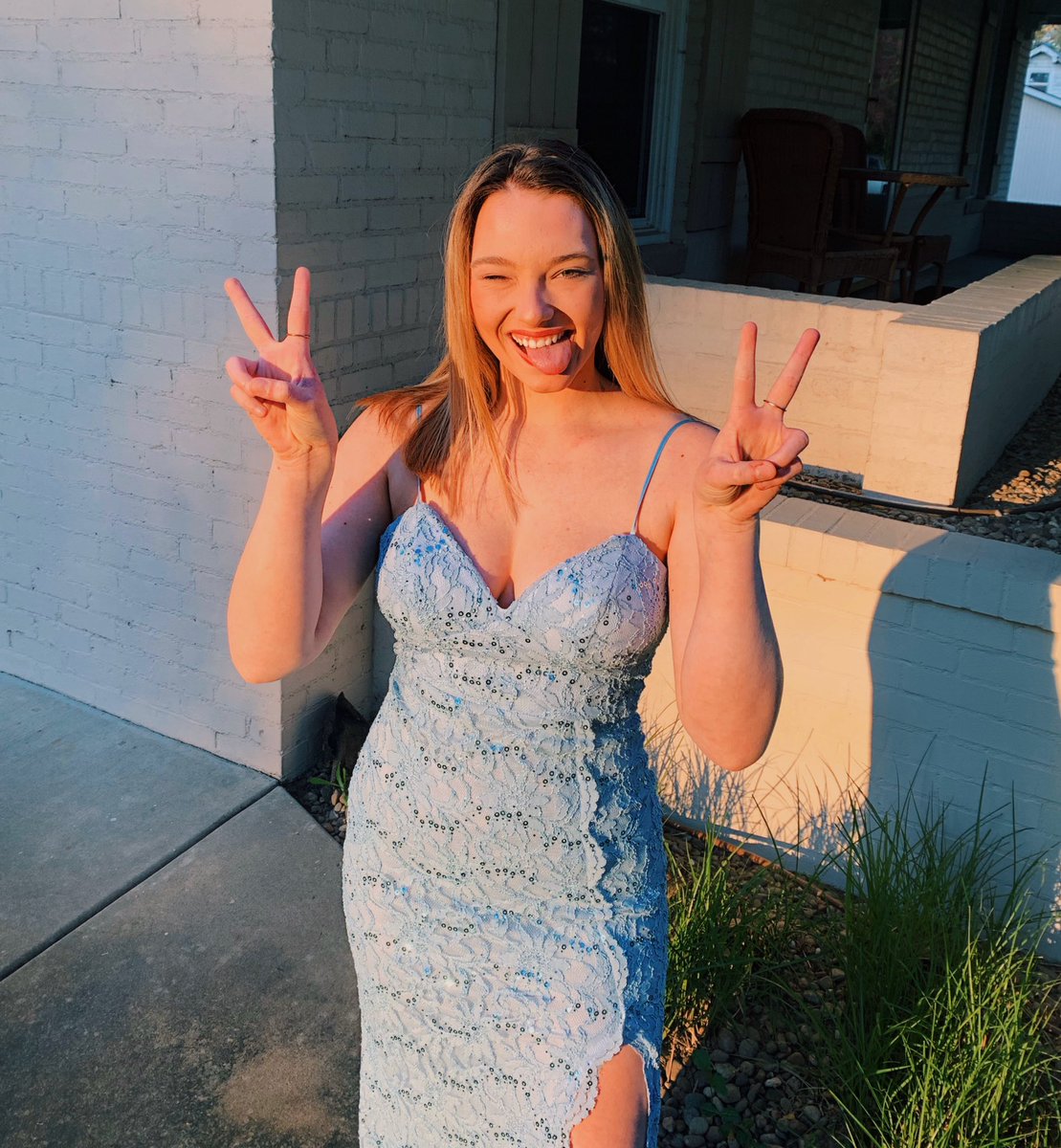 randii_nicolee's tweet photo. happy supposed to be prom day!! https://t.co/GfszvWKFel
