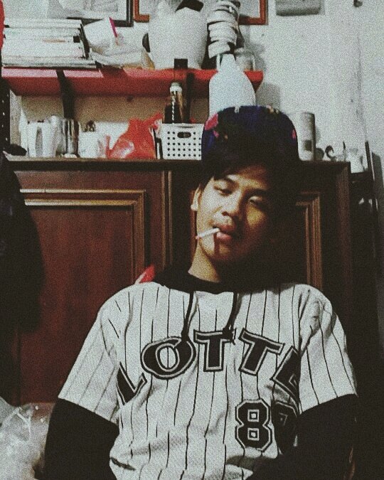 JoshWollin's tweet photo. I drink till im drunk, smoke till um high, castel on the hill, im wake up in the sky. https://t.co/HdFyAiJdeq
